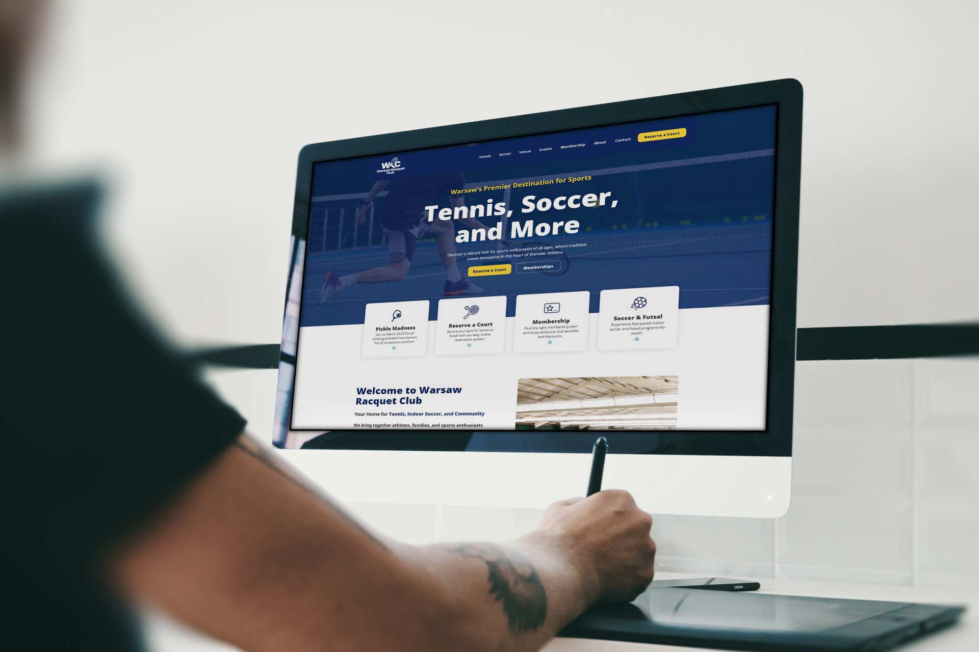 A person browsing the Warsaw Racquet Club site on their desktop.