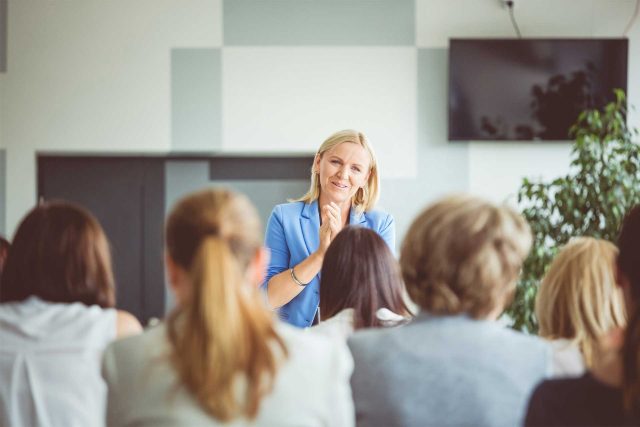 Kosciusko Leadership alum speaks to an eager audience indoors.